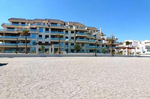 Marina Del Castillo, Duquesa Beachfront Apartment Manilva Εξωτερικό φωτογραφία