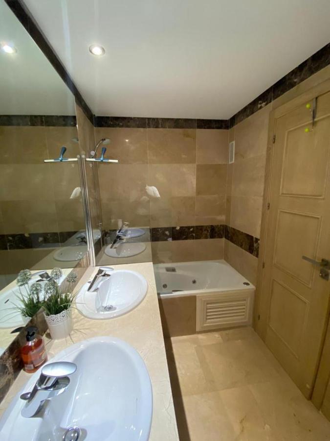 Marina Del Castillo, Duquesa Beachfront Apartment Manilva Εξωτερικό φωτογραφία